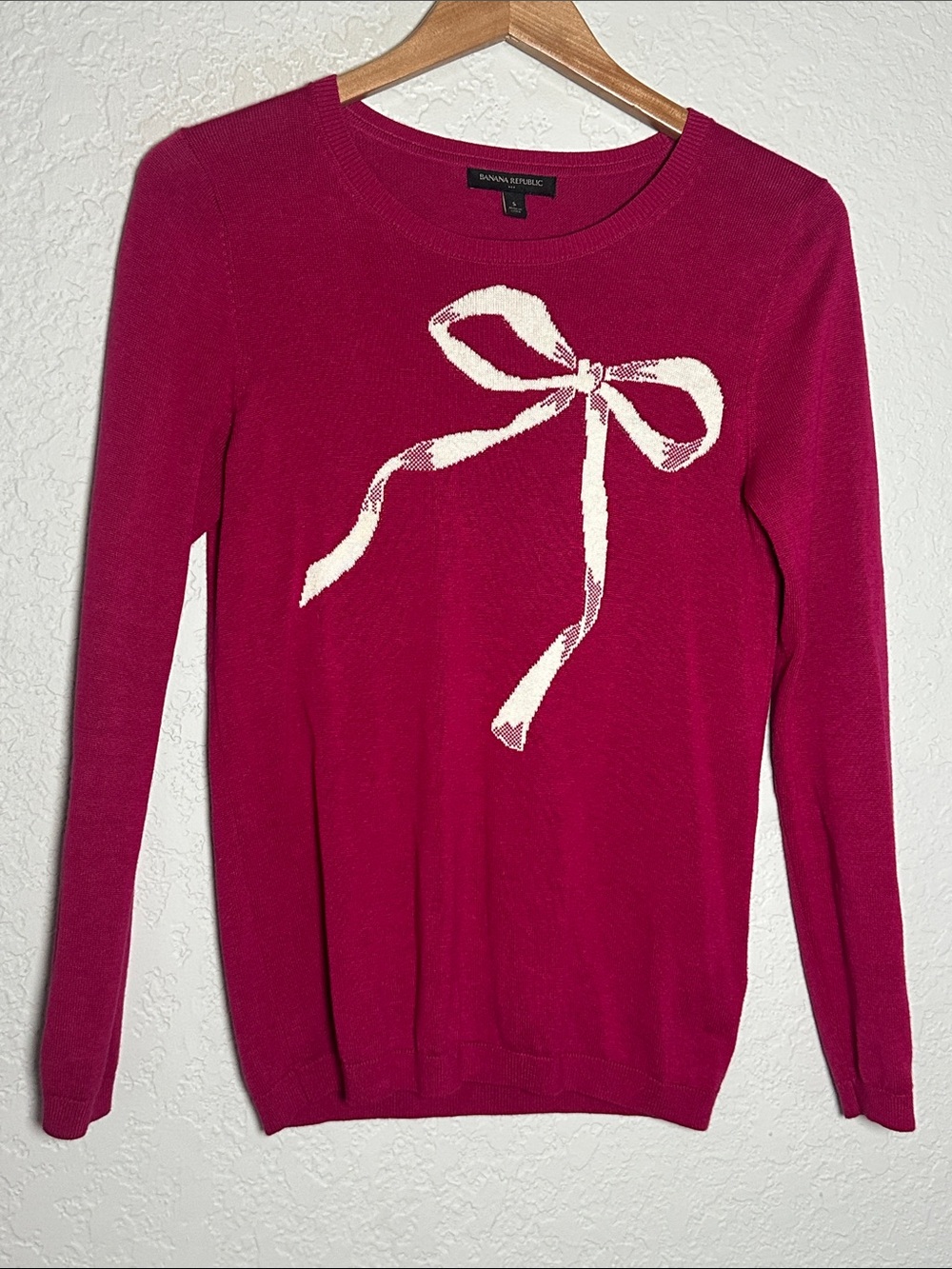 Banana Republic Hot Pink Sweater White Bow Graphic Girly Feminine Preppy